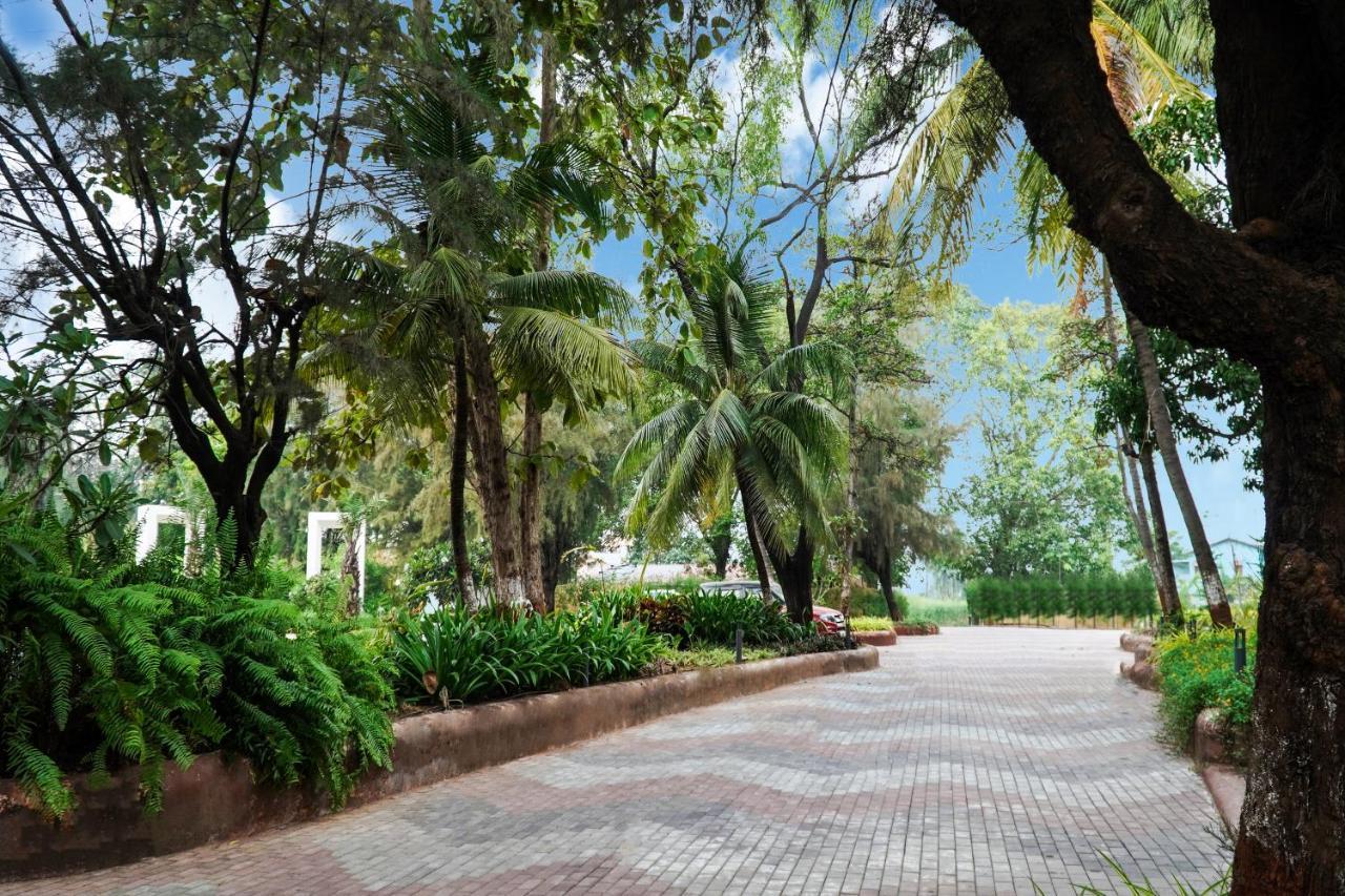 Shanti Resorts Valsad Экстерьер фото